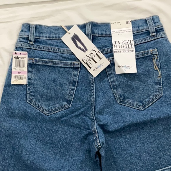 Style & Co Easy Fit Petite Jeans - Picture 4 of 6